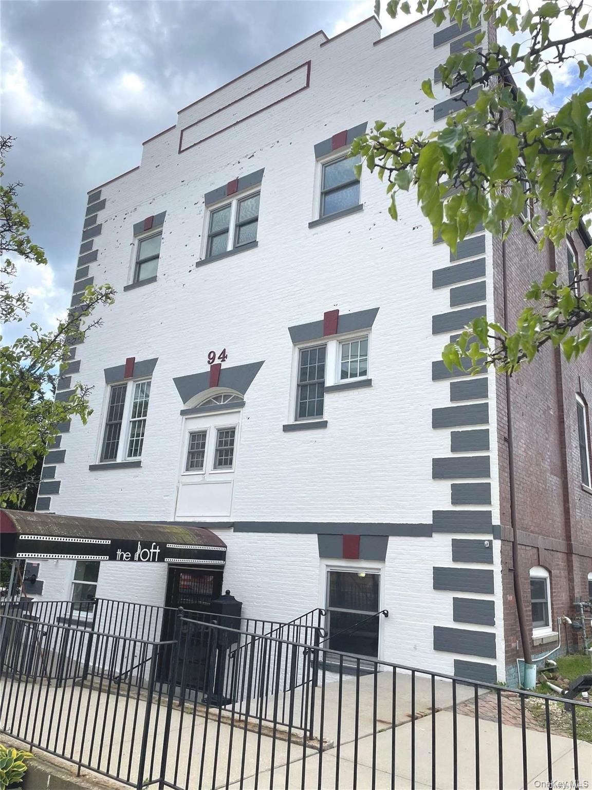 94 4th Avenue # 105, Bay Shore, NY 11706