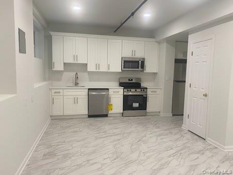 94 4th Avenue # 105, Bay Shore, NY 11706