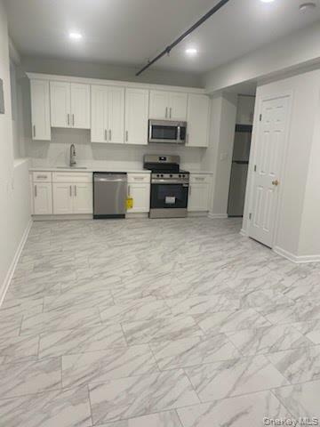 94 4th Avenue # 105, Bay Shore, NY 11706