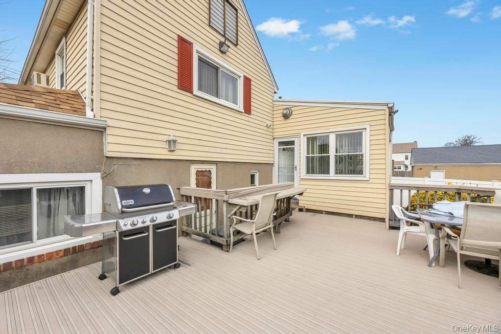 7 N Terrace Place, Valley Stream, NY 11580