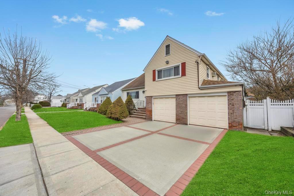 7 N Terrace Place, Valley Stream, NY 11580