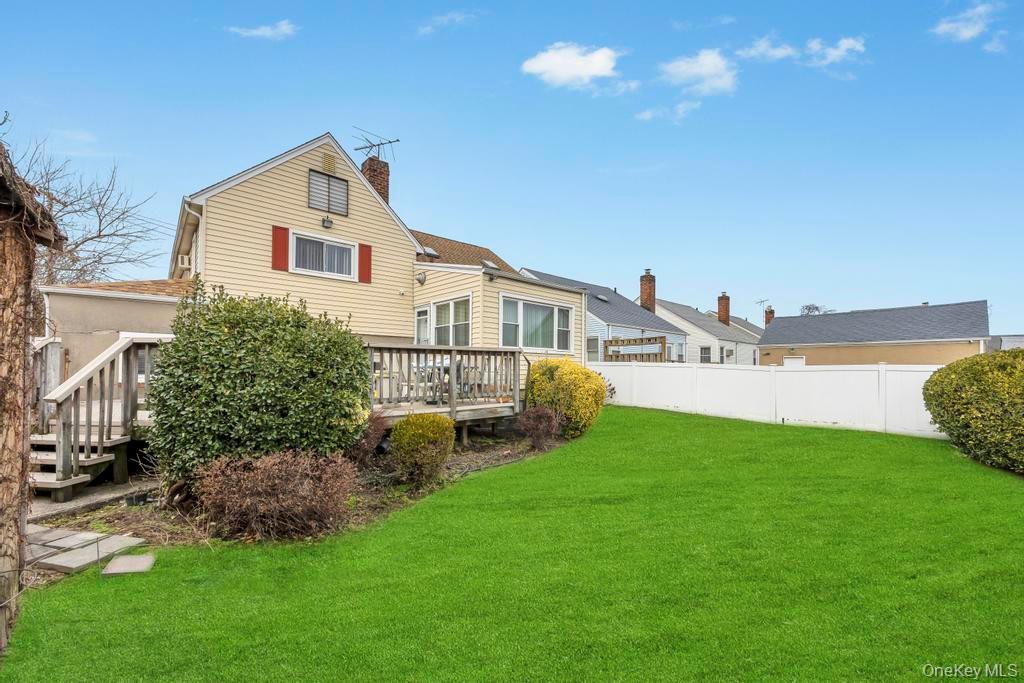 7 N Terrace Place, Valley Stream, NY 11580