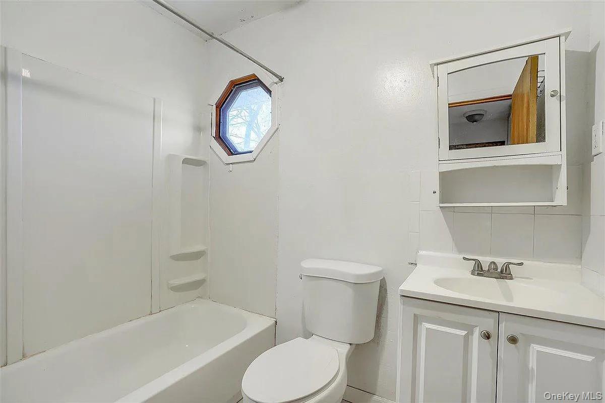 1535 Route 208, Washingtonville, NY 10992