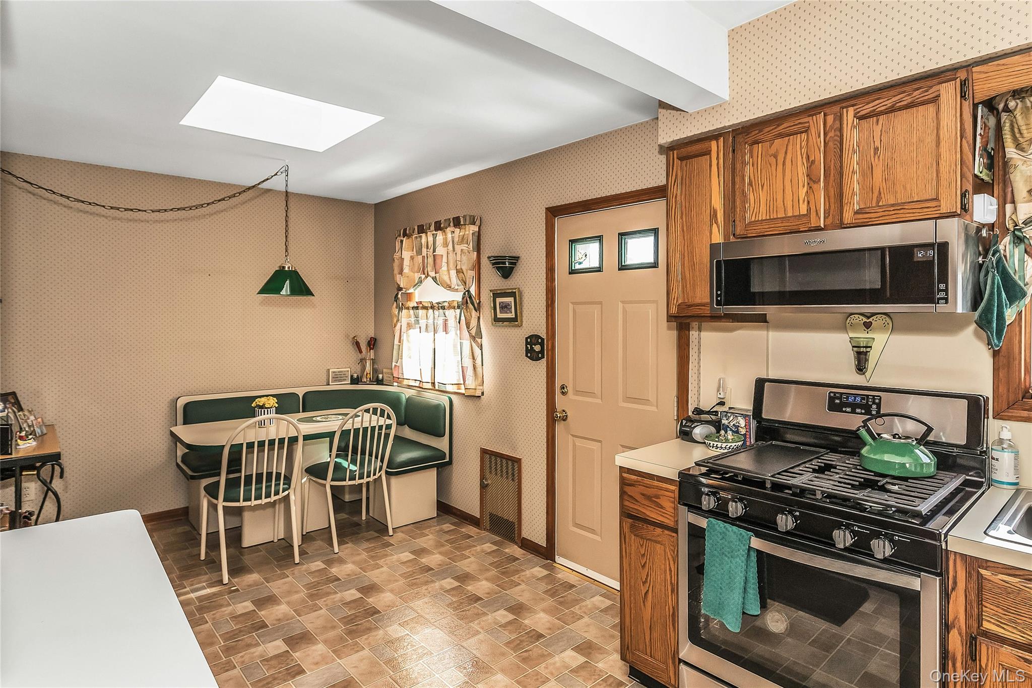 8 3rd Place, Garden City, NY 11530