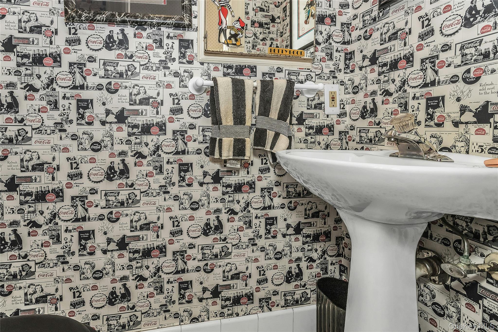 8 3rd Place, Garden City, NY 11530