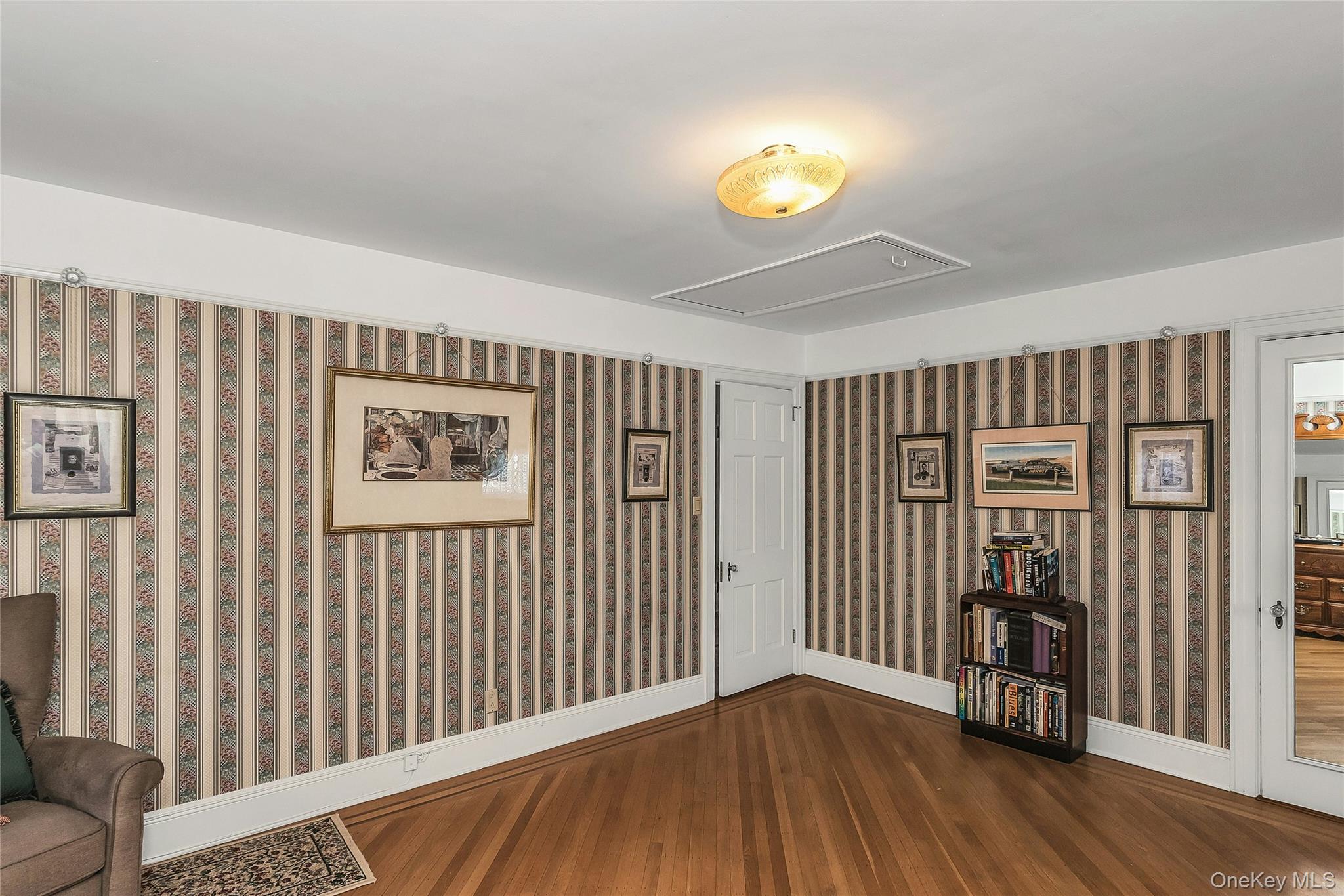 8 3rd Place, Garden City, NY 11530