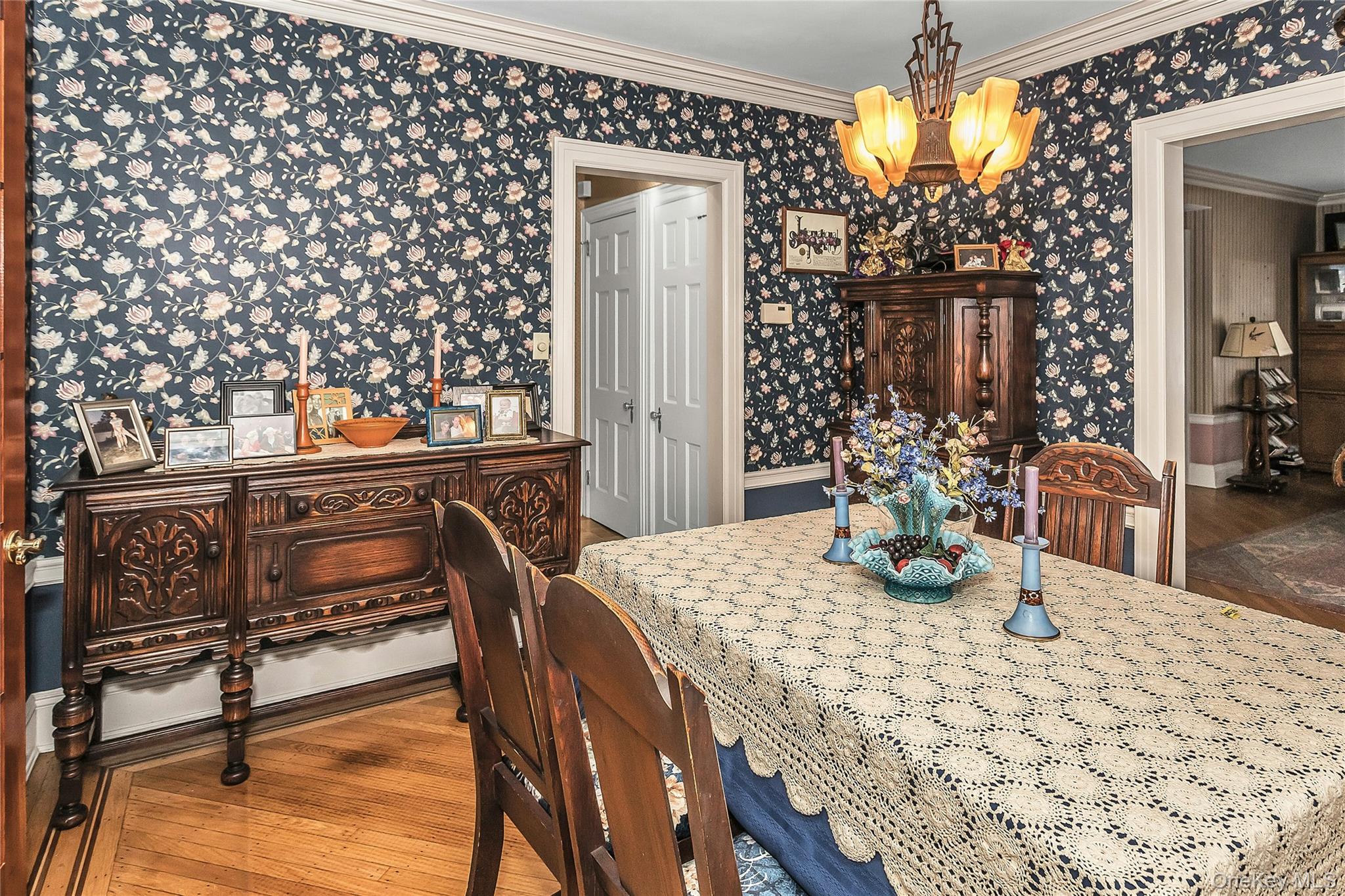 8 3rd Place, Garden City, NY 11530