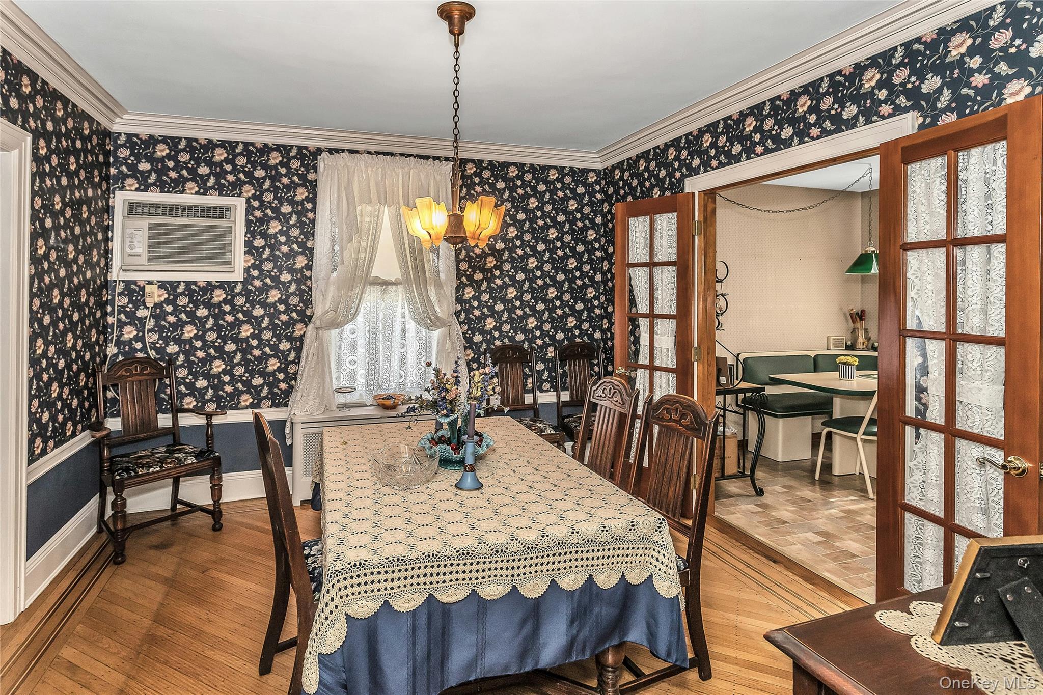 8 3rd Place, Garden City, NY 11530