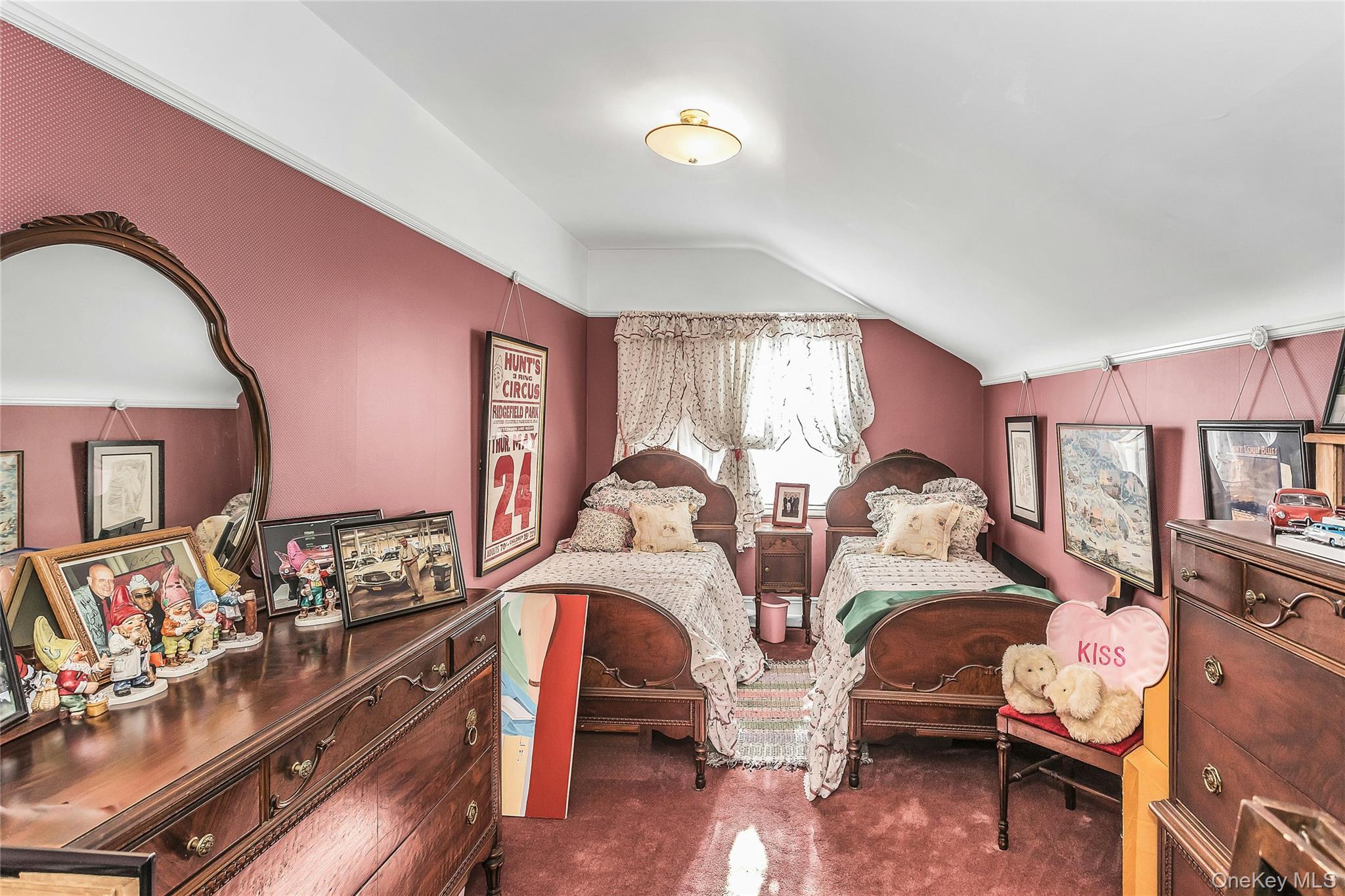 8 3rd Place, Garden City, NY 11530