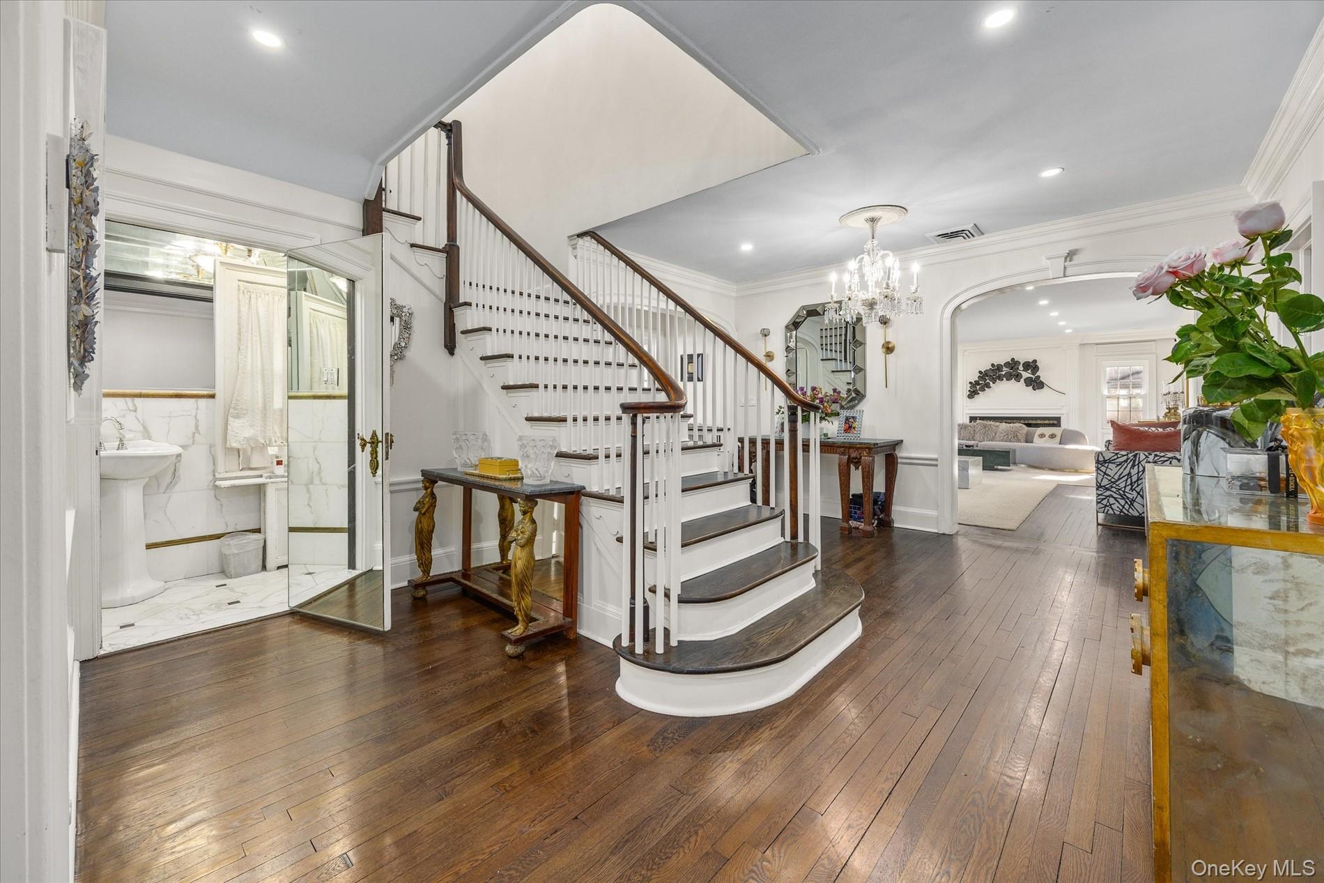 30 Wildwood Drive, Great Neck, NY 11024