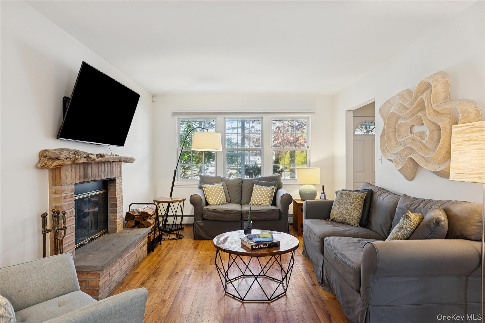 7 Huckleberry Lane, Hampton Bays, NY 11946