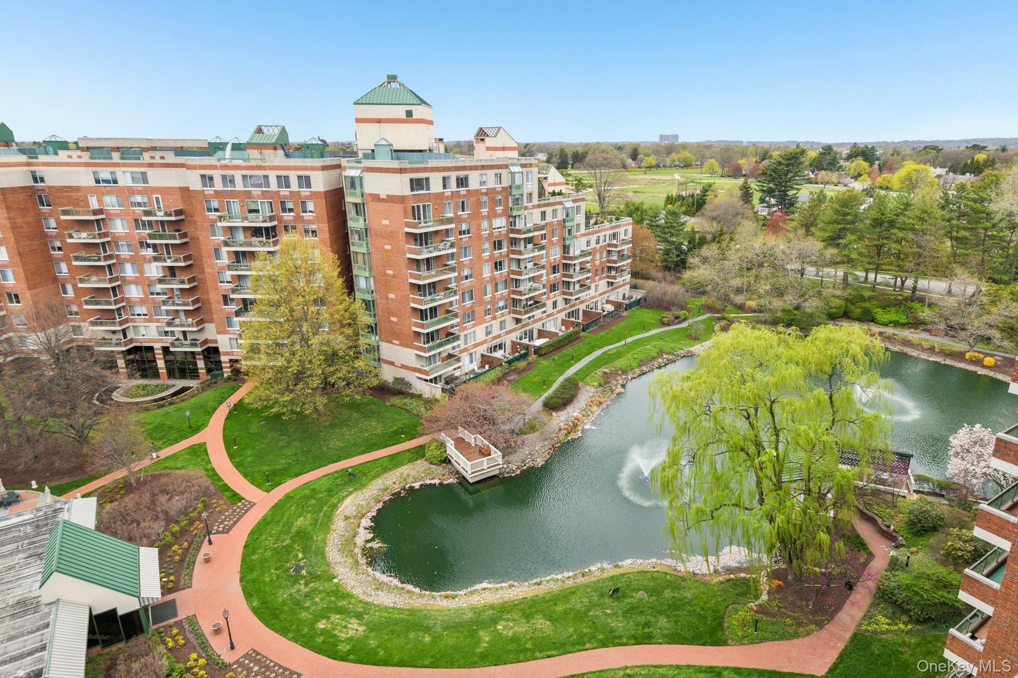 100 Hilton Avenue # 901, Garden City, NY 11530