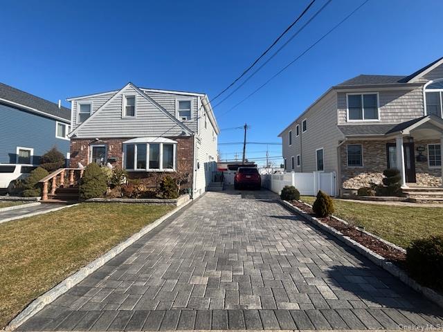 382 Pennsylvania Avenue, Mineola, NY 11501