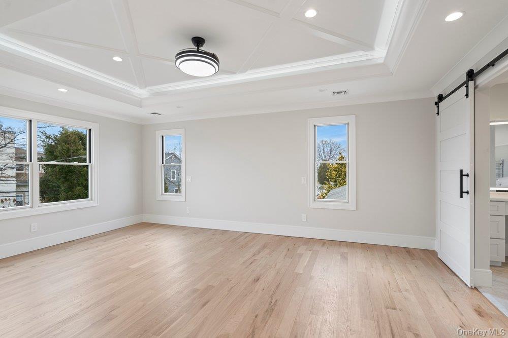 35 Main Parkway, Plainview, NY 11803