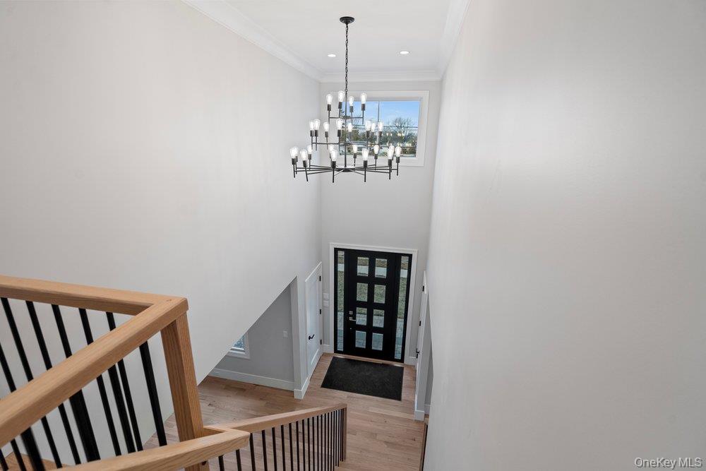 35 Main Parkway, Plainview, NY 11803