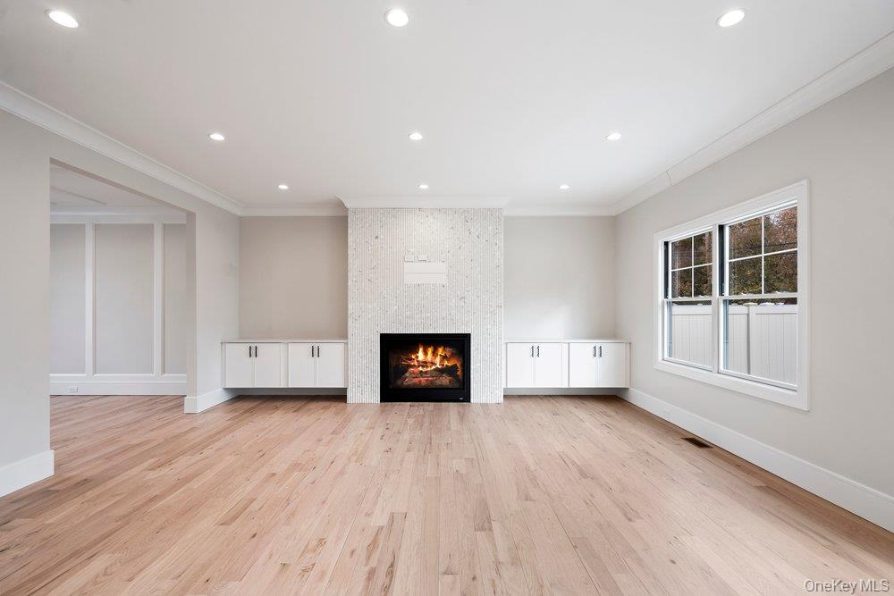 35 Main Parkway, Plainview, NY 11803