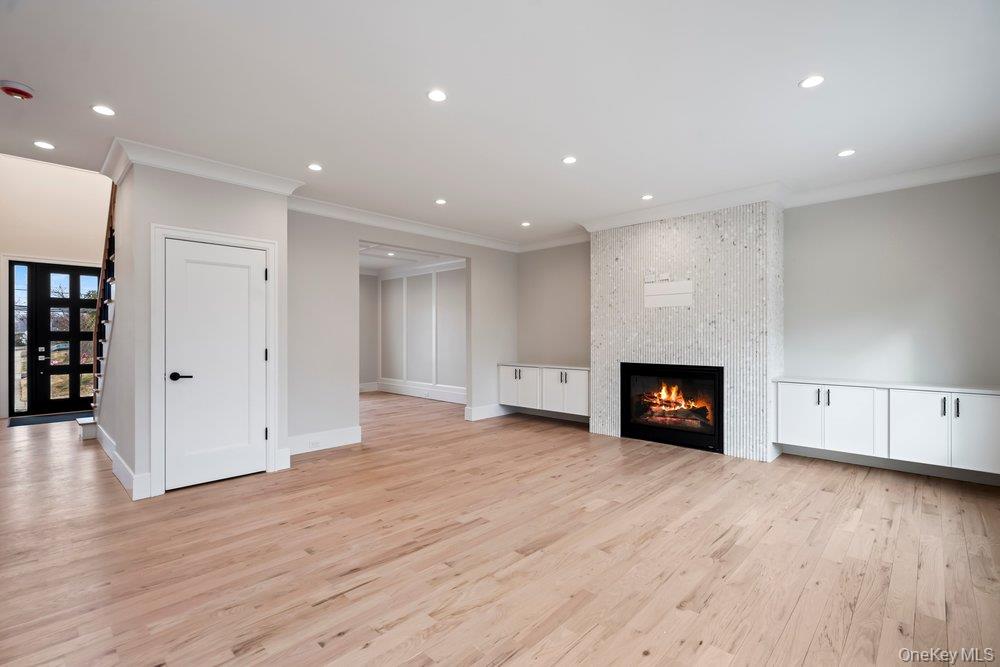 35 Main Parkway, Plainview, NY 11803