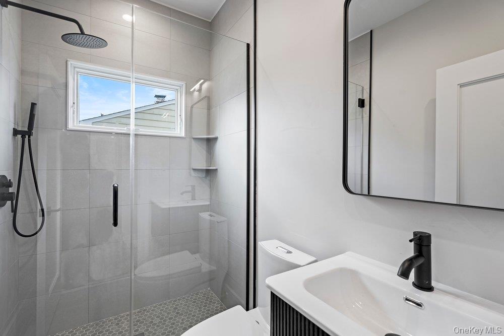 35 Main Parkway, Plainview, NY 11803