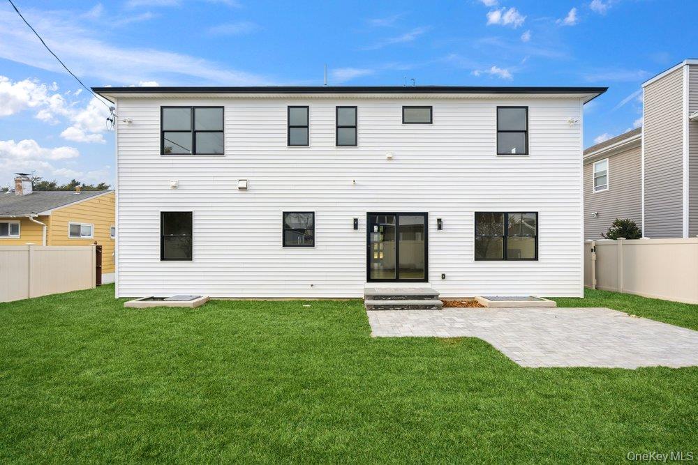 35 Main Parkway, Plainview, NY 11803