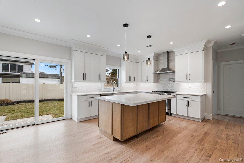 35 Main Parkway, Plainview, NY 11803