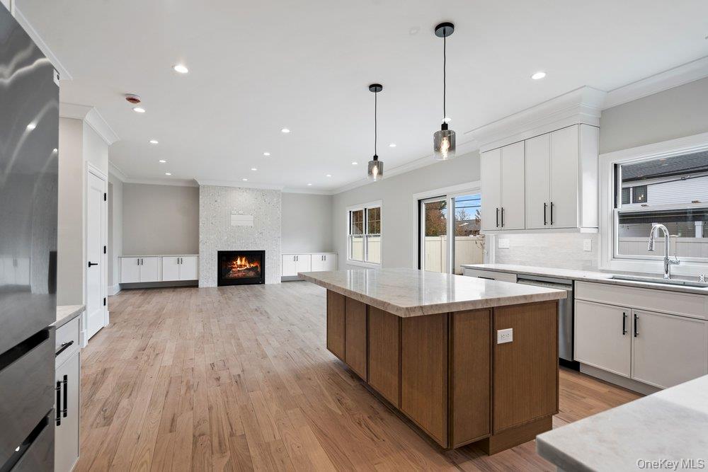 35 Main Parkway, Plainview, NY 11803