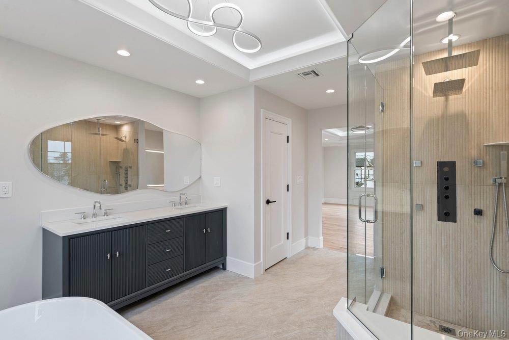 35 Main Parkway, Plainview, NY 11803