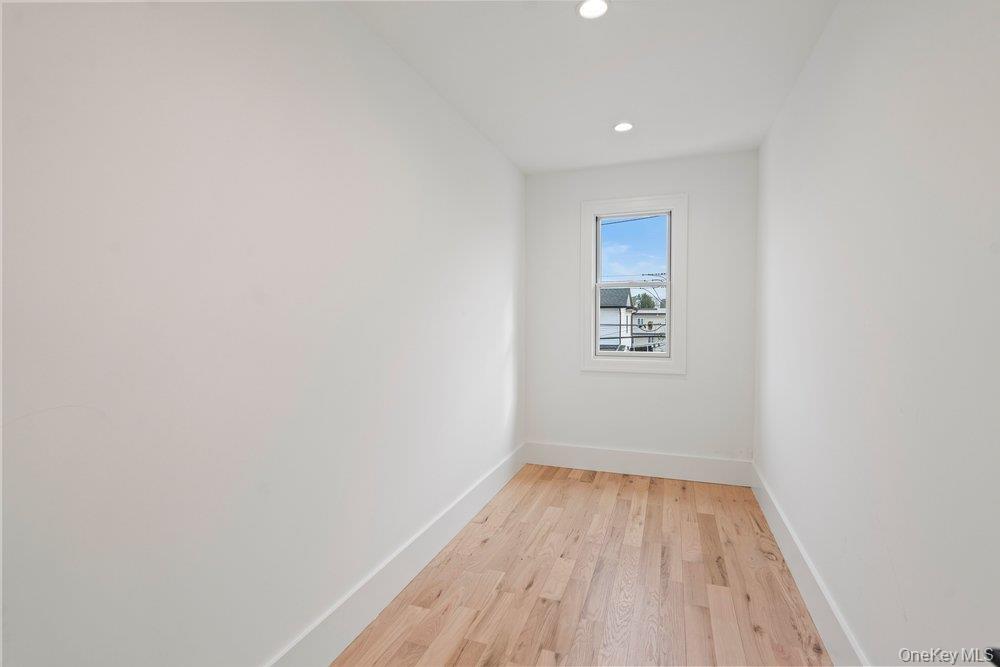 35 Main Parkway, Plainview, NY 11803