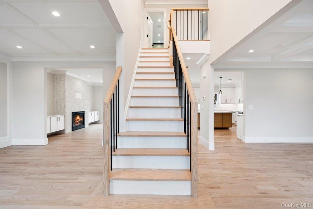 35 Main Parkway, Plainview, NY 11803