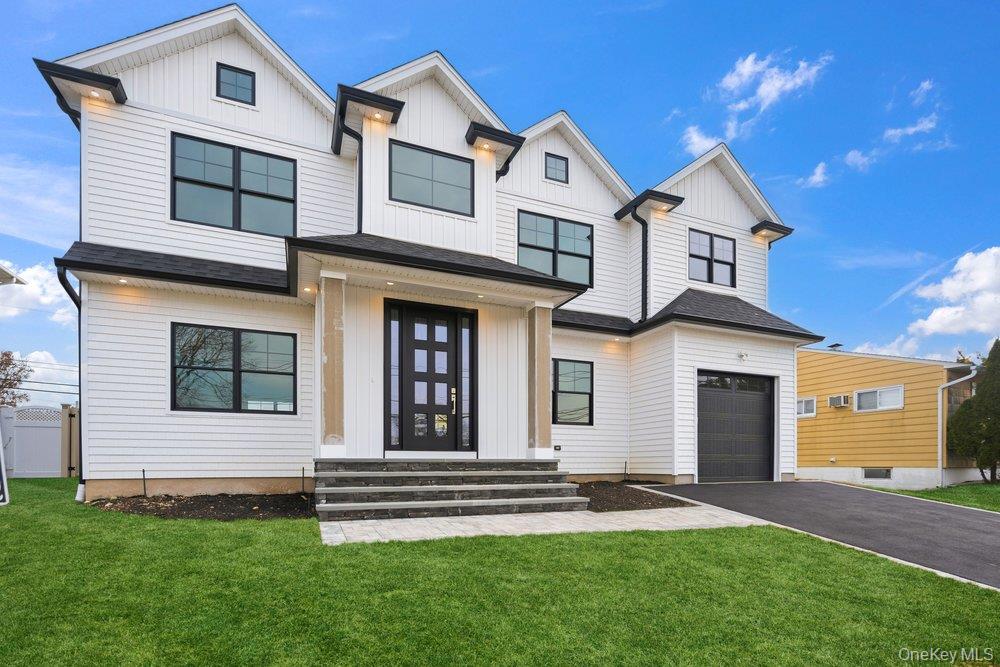 35 Main Parkway, Plainview, NY 11803