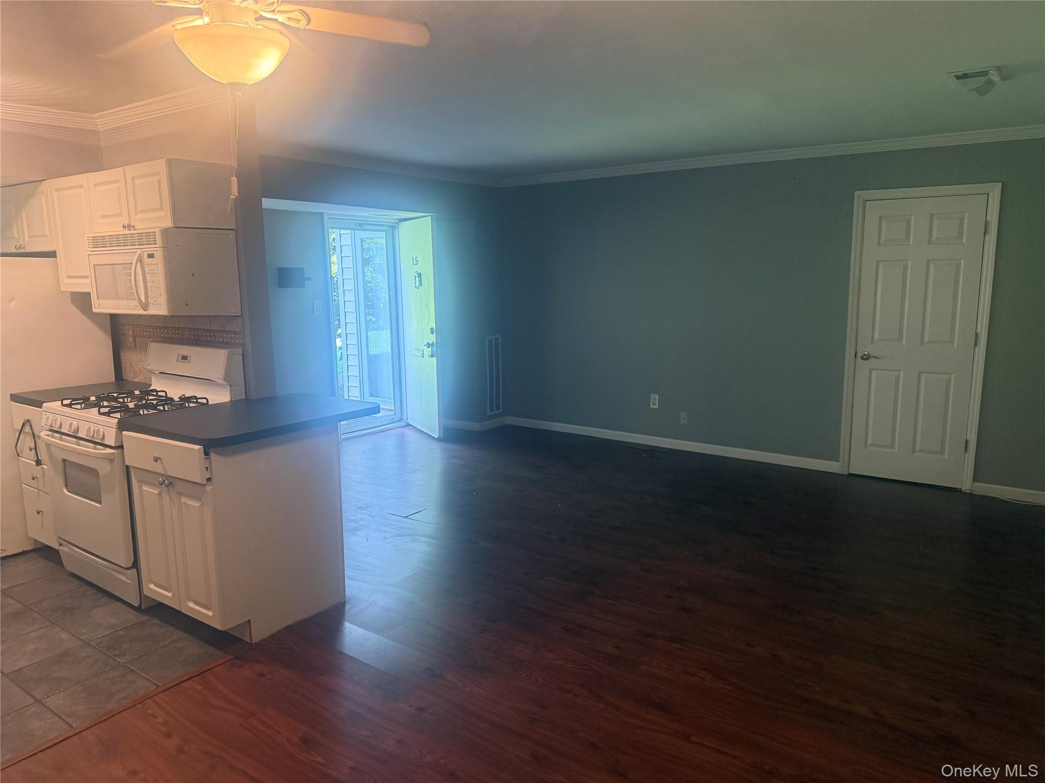 5 Laramie, Coram, NY 11727