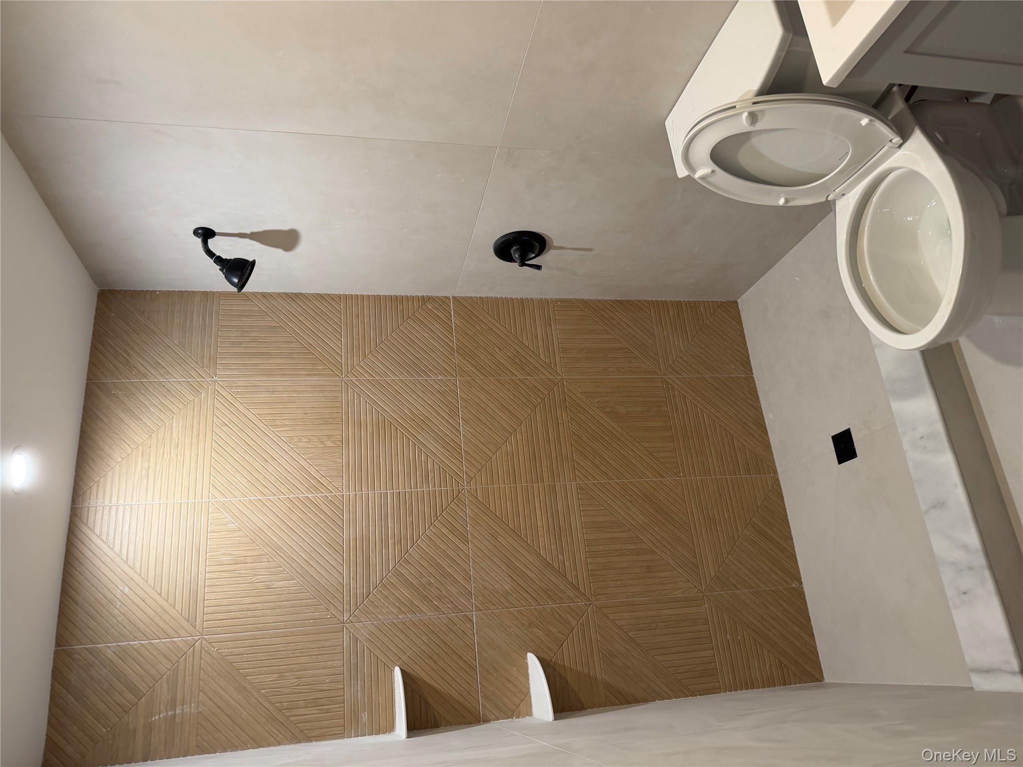 99-105 W Hoffman Avenue, Lindenhurst, NY 11757