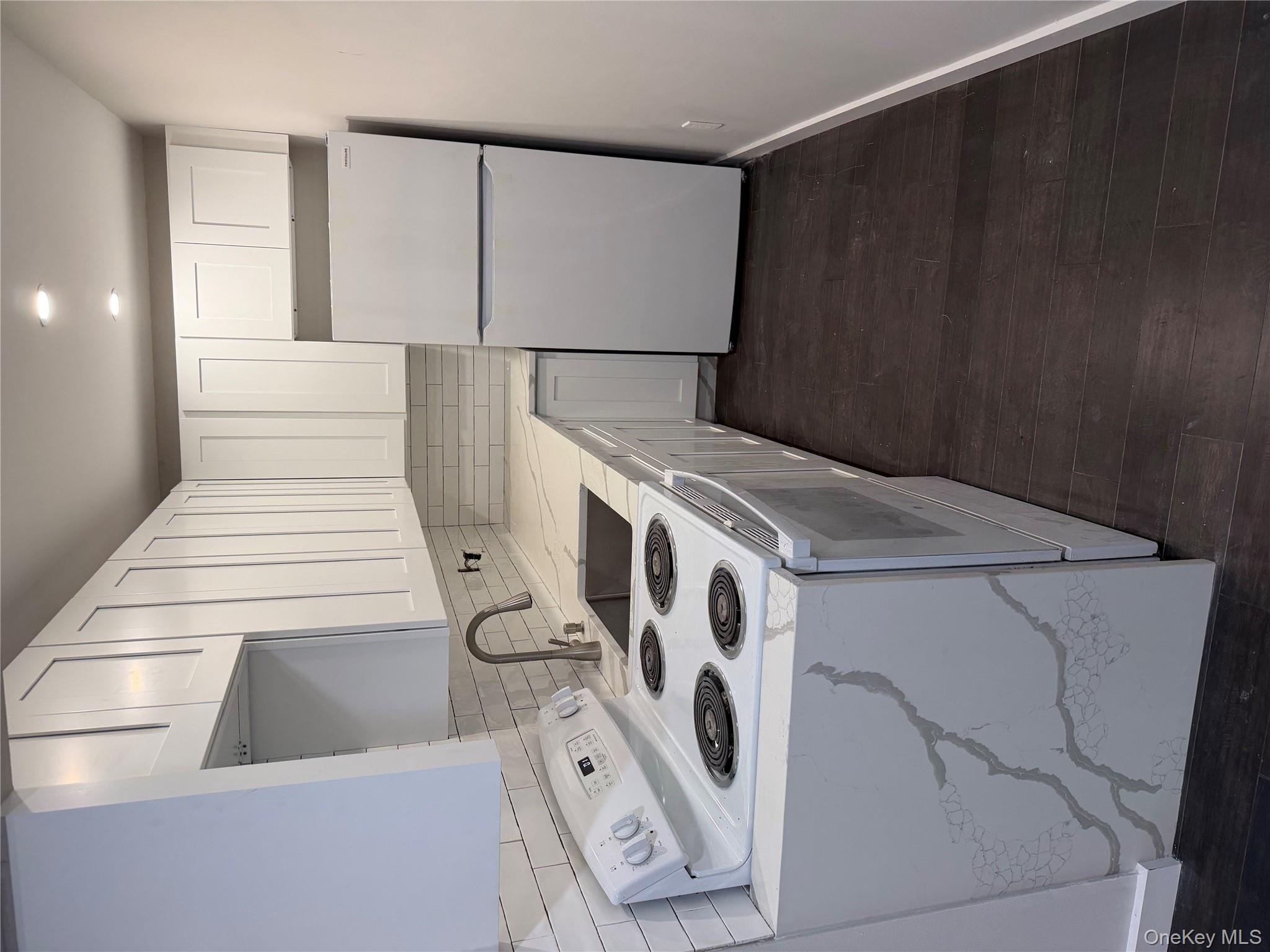 99-105 W Hoffman Avenue, Lindenhurst, NY 11757