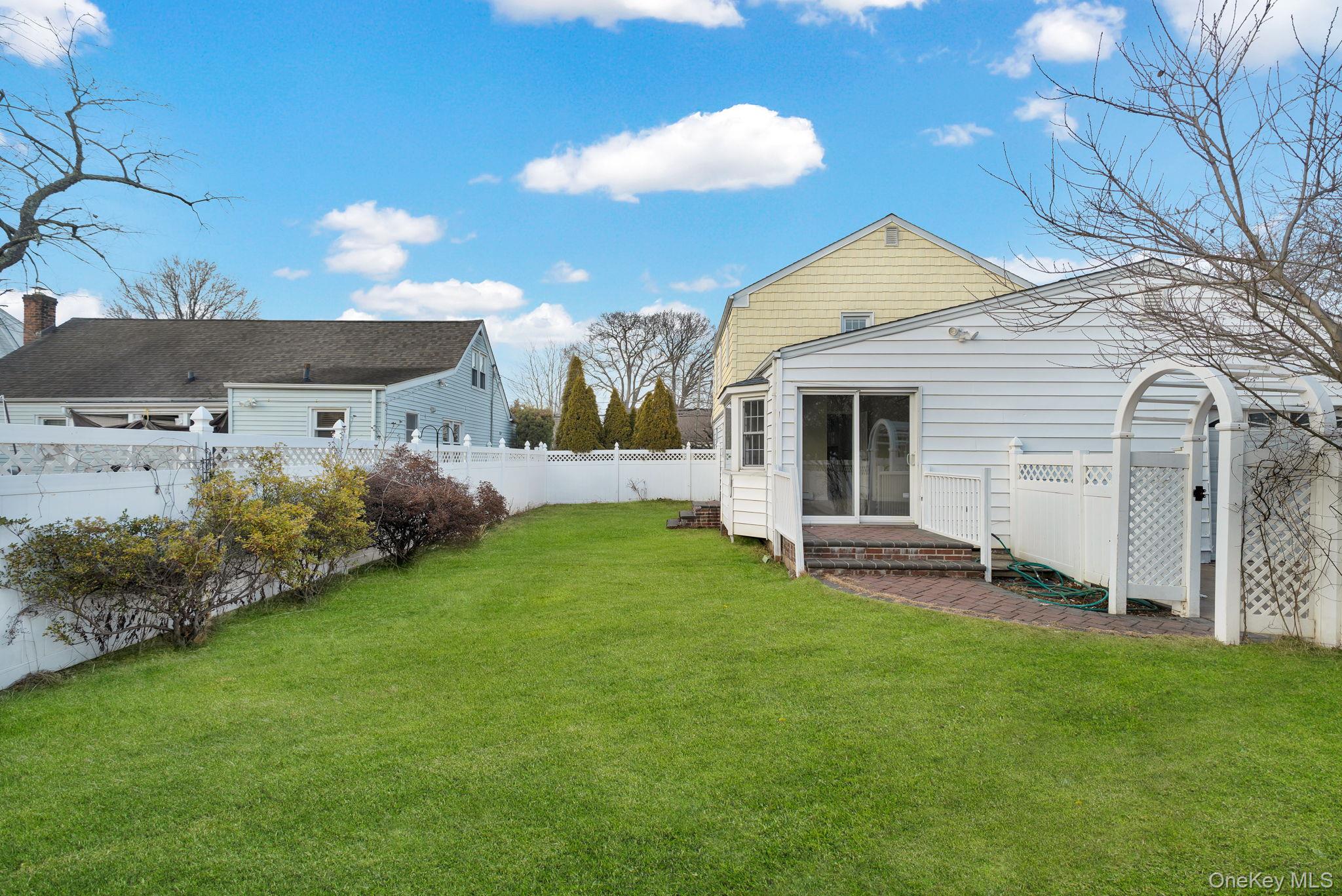 6 Elliott Place, Freeport, NY 11520