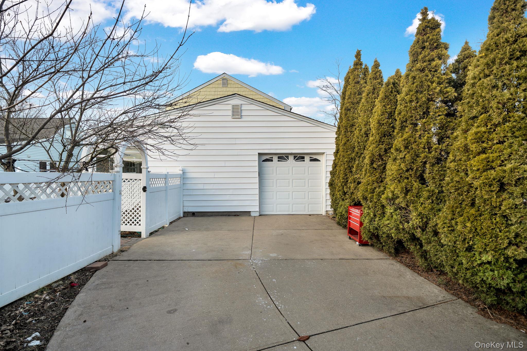 6 Elliott Place, Freeport, NY 11520