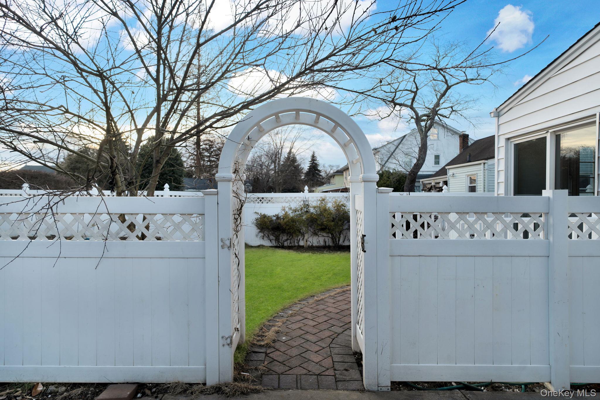 6 Elliott Place, Freeport, NY 11520