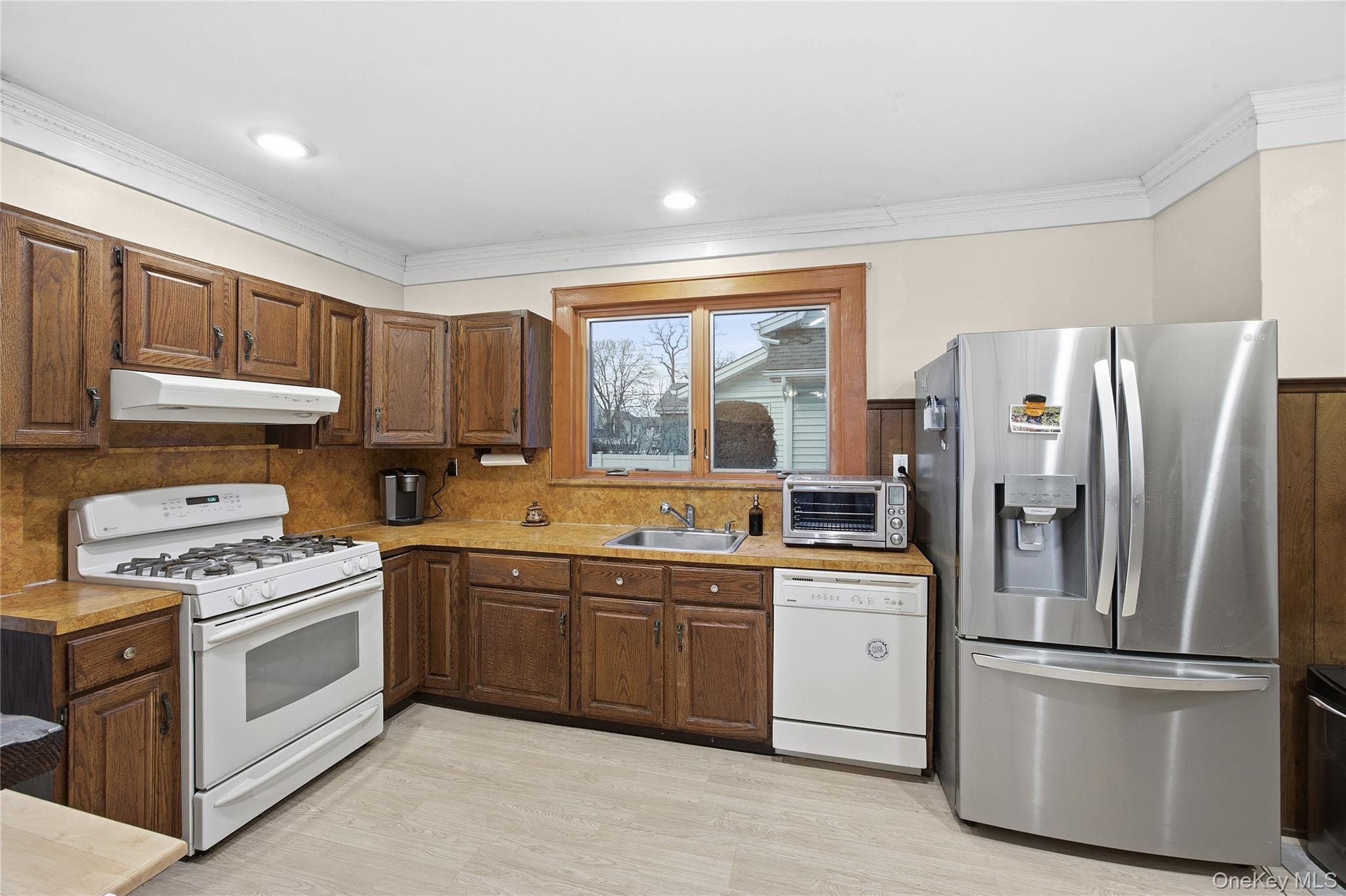 152 Rockaway Parkway, Valley Stream, NY 11580