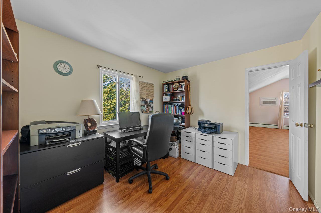 1 Lange Court, Melville, NY 11747