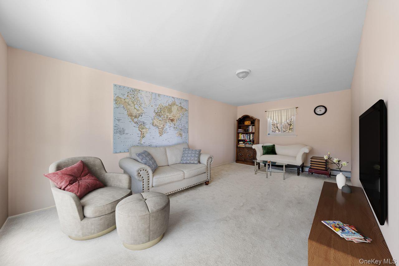 1 Lange Court, Melville, NY 11747