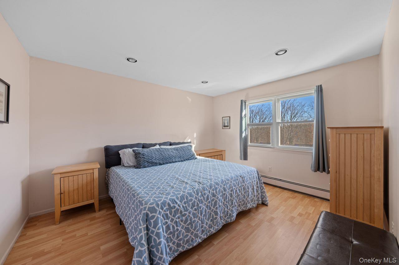 1 Lange Court, Melville, NY 11747