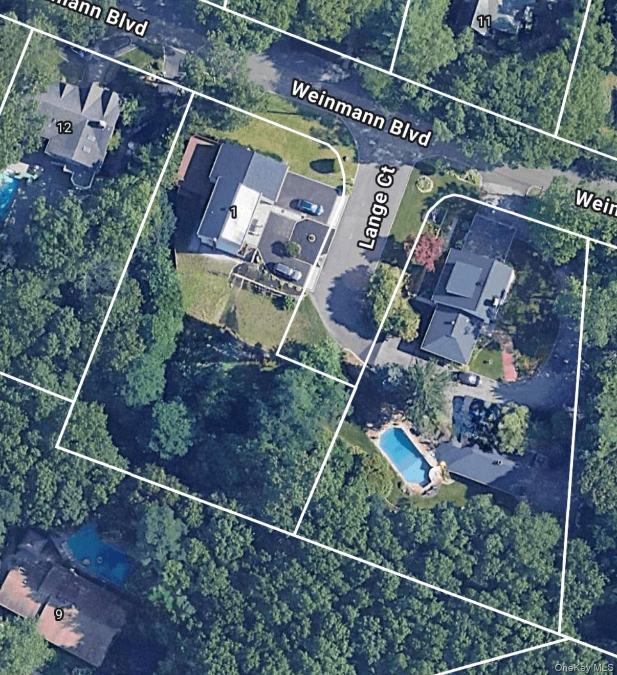 1 Lange Court, Melville, NY 11747