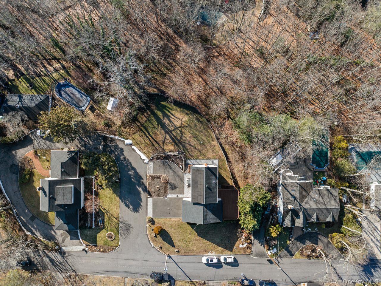 1 Lange Court, Melville, NY 11747