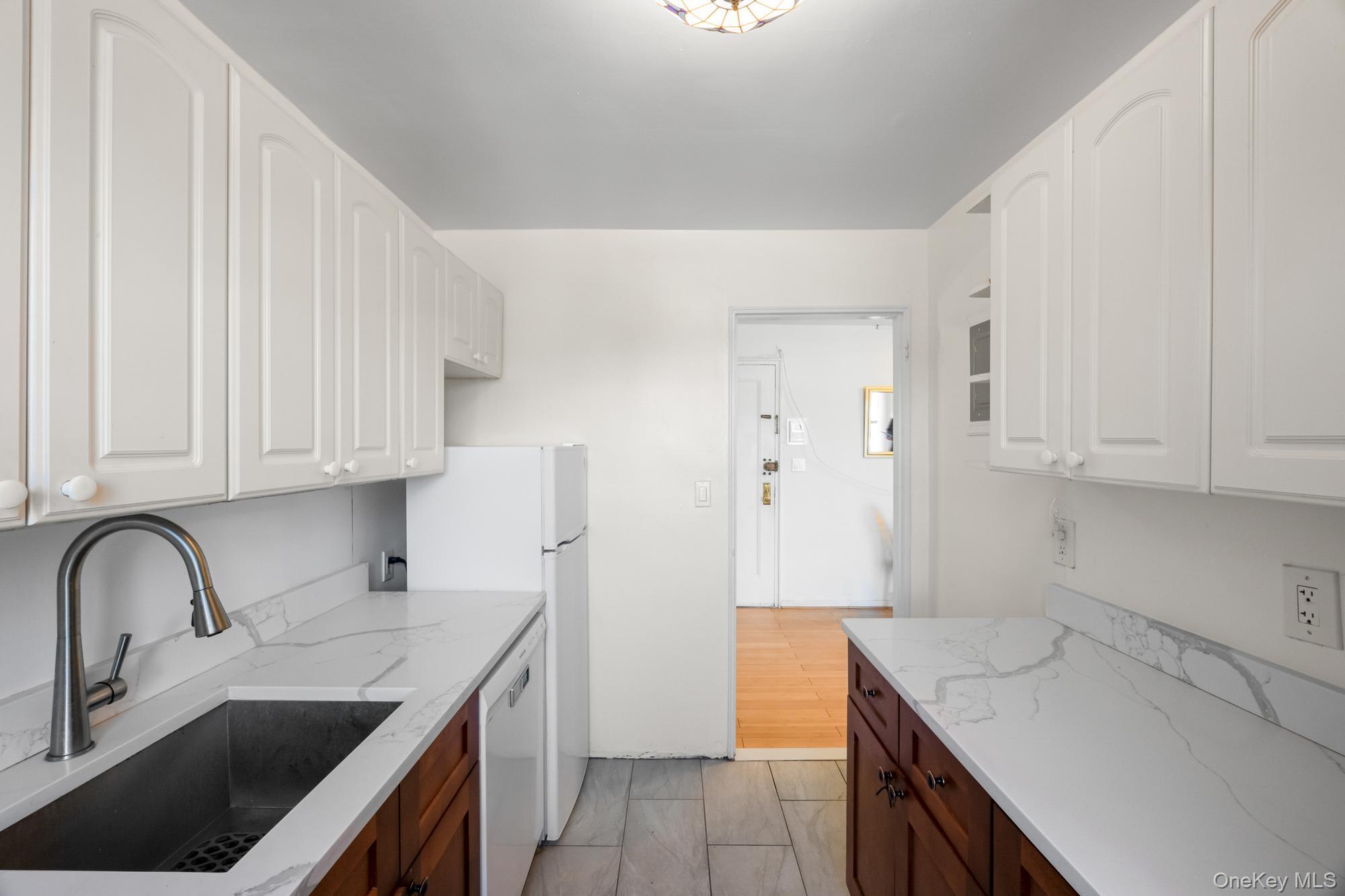 46 Terrace Circle # 3F, Great Neck, NY 11021