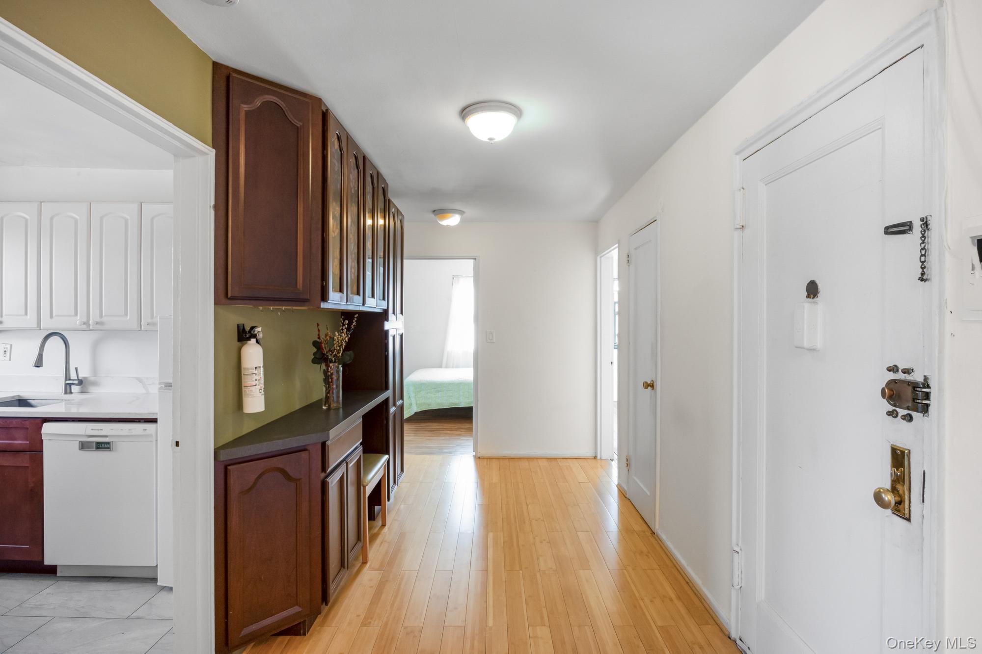 46 Terrace Circle # 3F, Great Neck, NY 11021