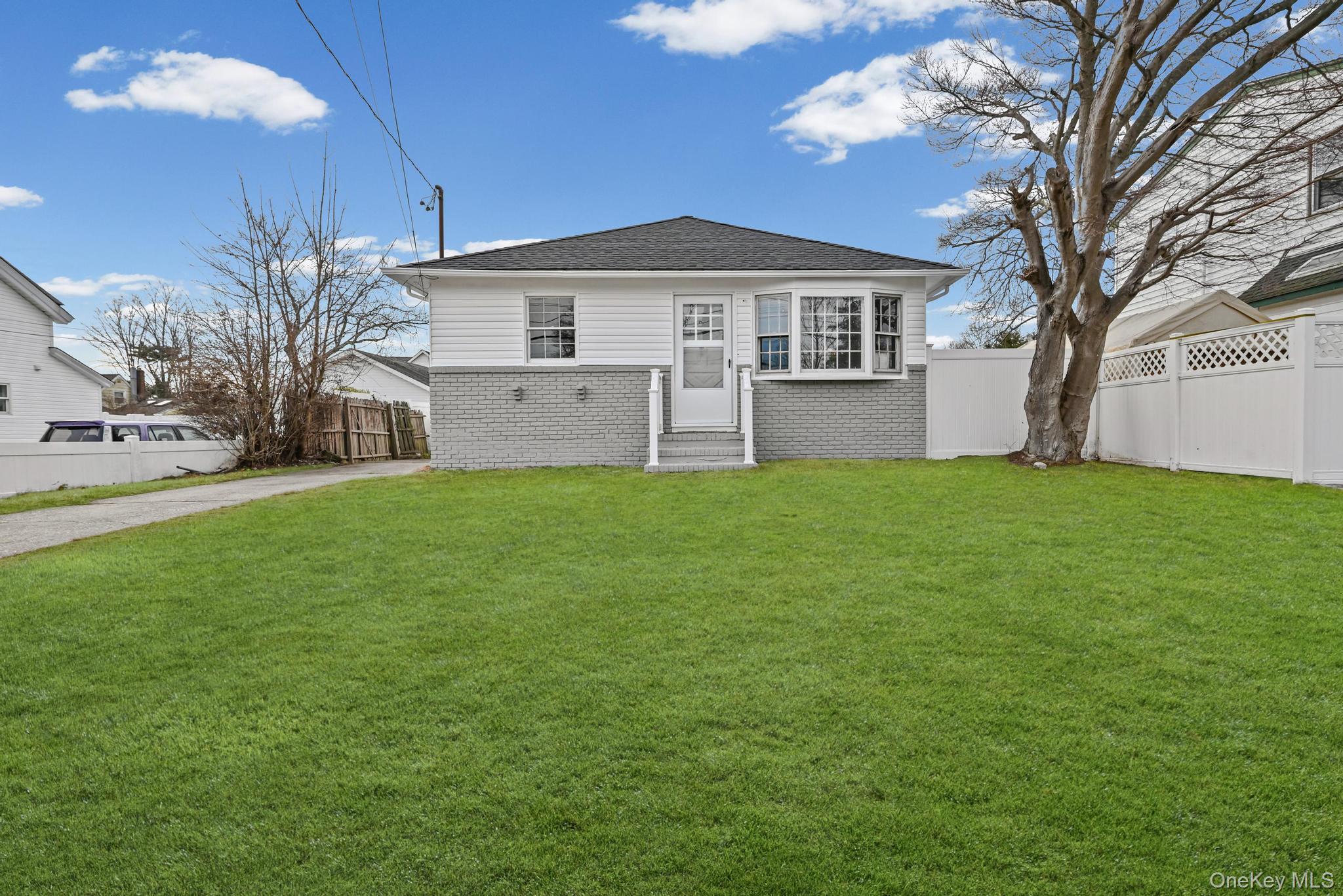 88 N Penataquit Avenue, Bay Shore, NY 11706