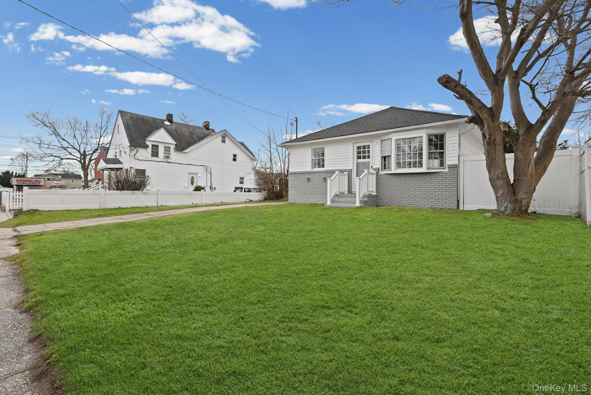 88 N Penataquit Avenue, Bay Shore, NY 11706