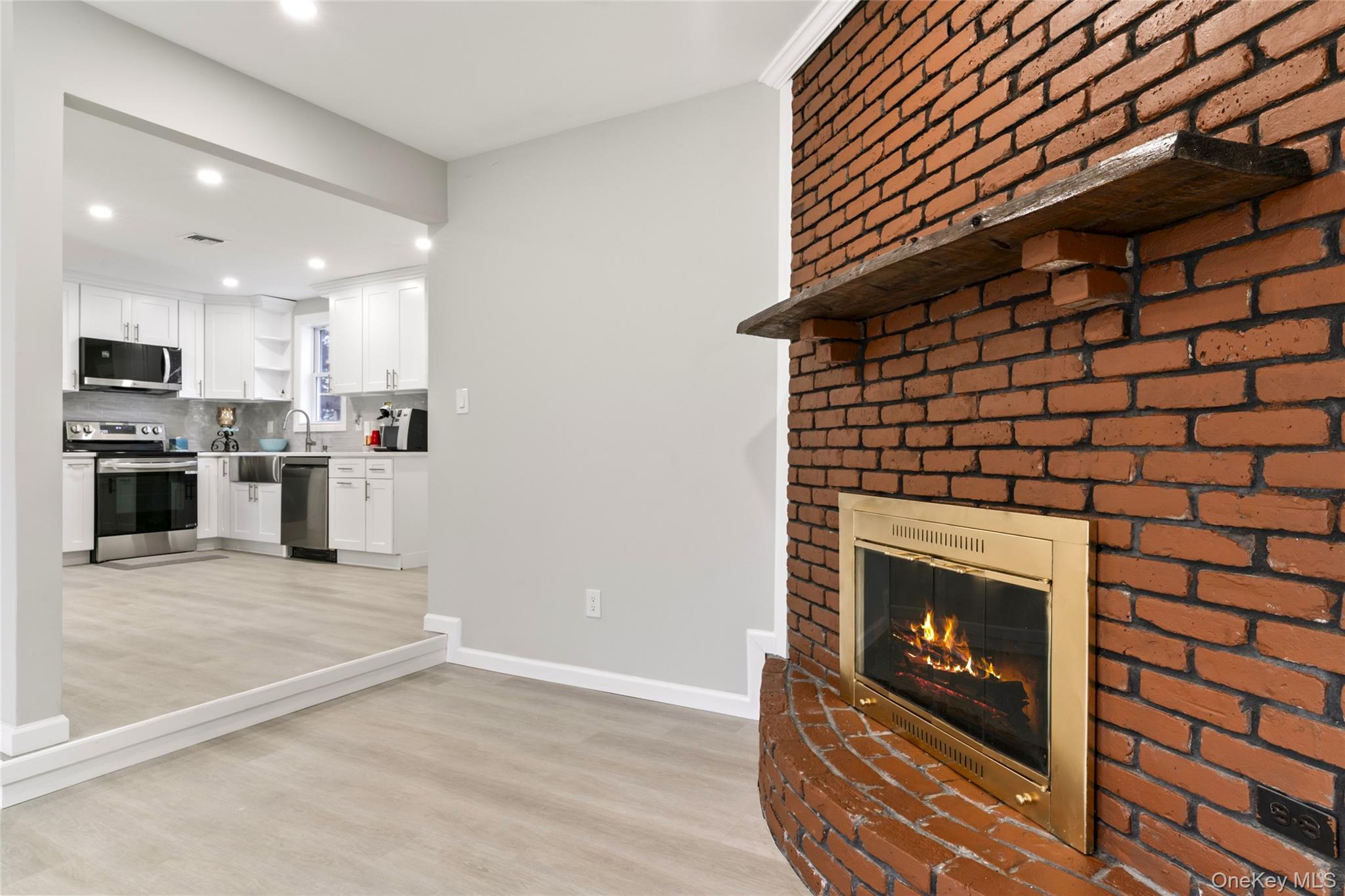 15 Bellaire Drive, Ridge, NY 11961