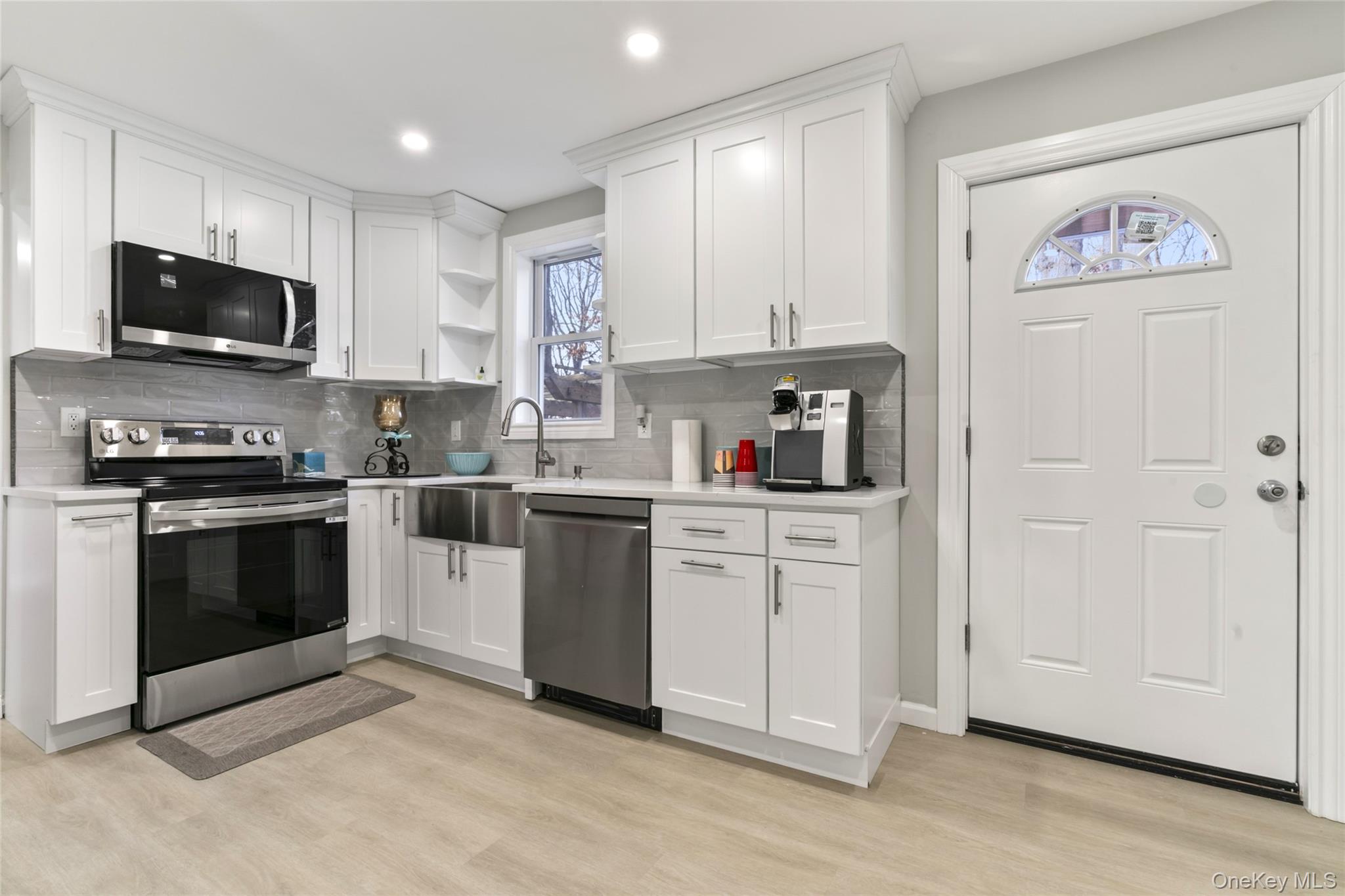 15 Bellaire Drive, Ridge, NY 11961