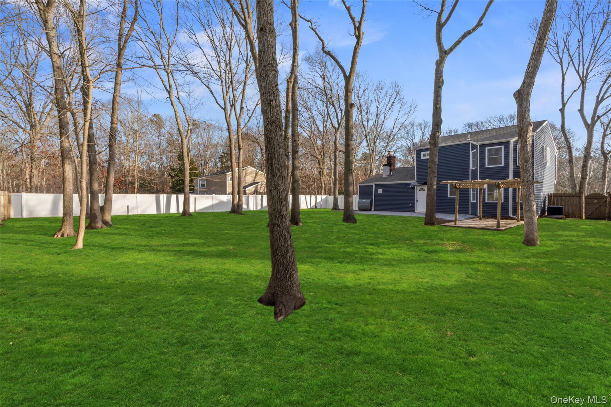 15 Bellaire Drive, Ridge, NY 11961