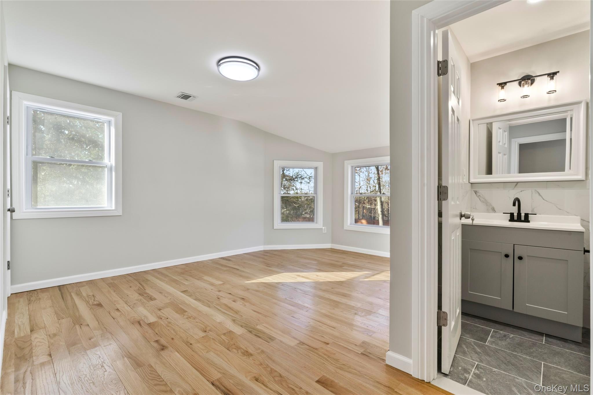 15 Bellaire Drive, Ridge, NY 11961