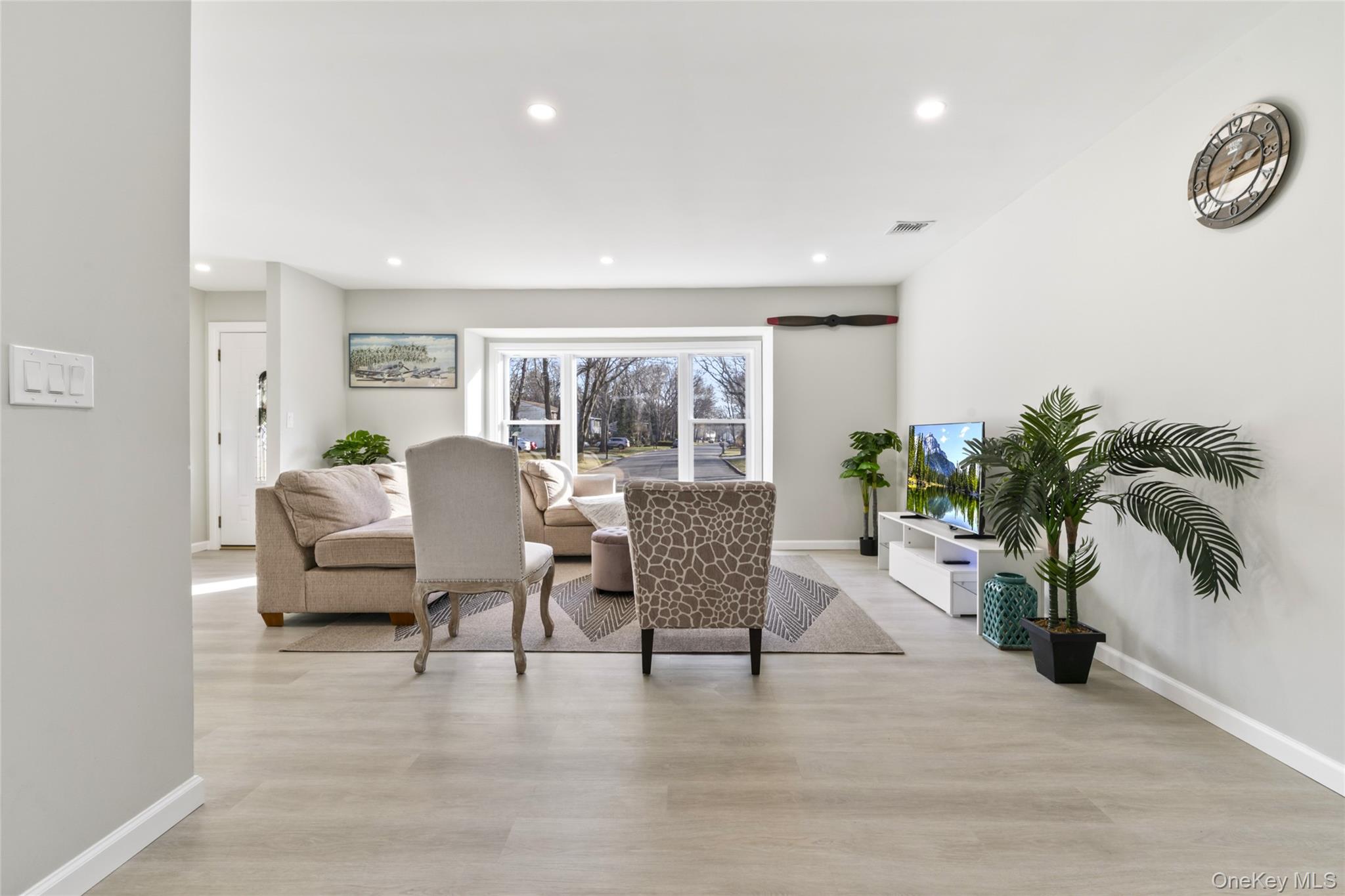 15 Bellaire Drive, Ridge, NY 11961